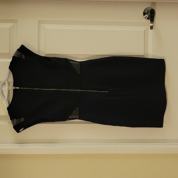 Little black dress. Forever 21 - Picture 3 of 10